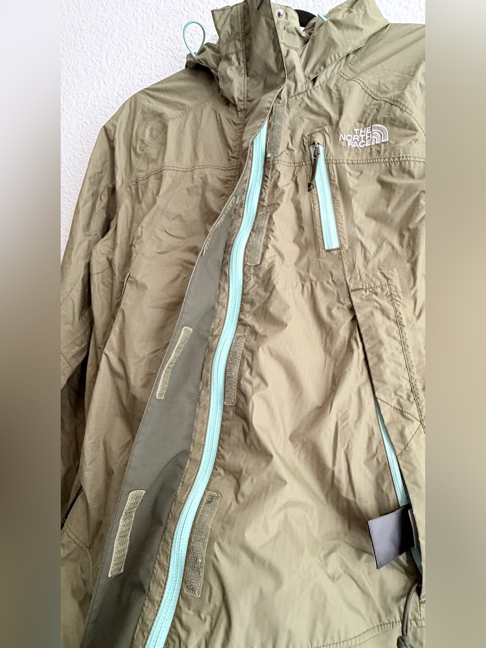 The North Face Venture HyVent 2.5L Rain Jacket with Mint Green Accents Medium - Picture 9 of 14